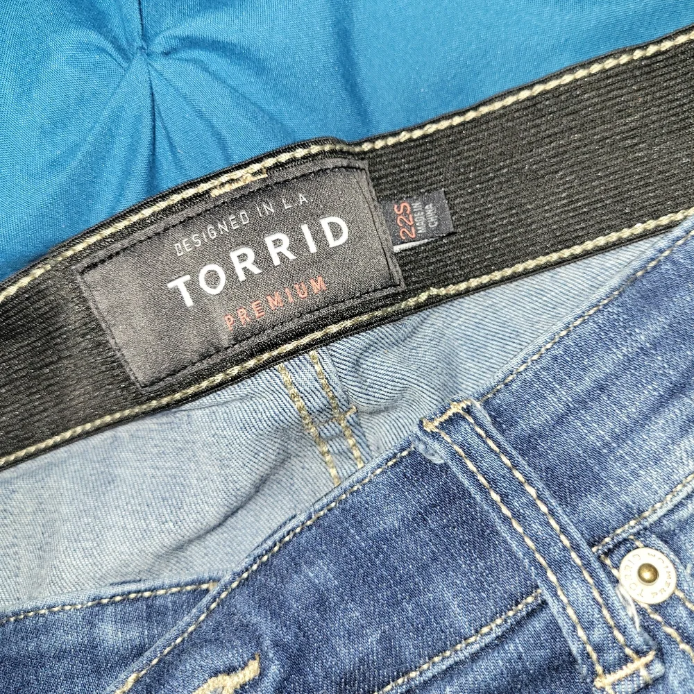 Torrid Women's Skinny Jeans - Distressed Blue - Picture 2 of 2